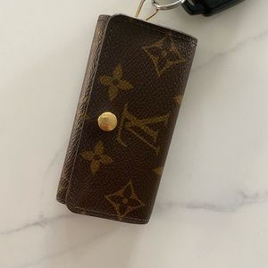 Louis Vuitton 4 key holder - monogram